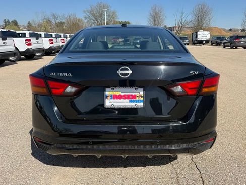 Used 2024 Nissan Altima 2.5 SV FWD image 6