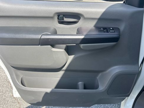 Used 2018 Nissan NV 2500 SV image 13