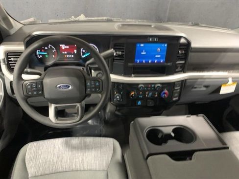 New 2026 Ford F250 XLT w/ FX4 Off-Road Package AWD/4WD image 12