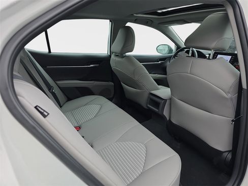 Used 2024 Toyota Camry SE image 16