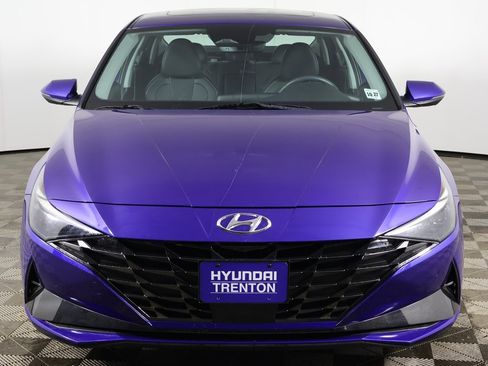 Certified 2023 Hyundai Elantra Limited w/ Preferred Accessory Package image 12