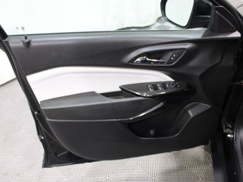 Used 2024 Chevrolet Trax LT w/ Driver Confidence Package FWD image 6