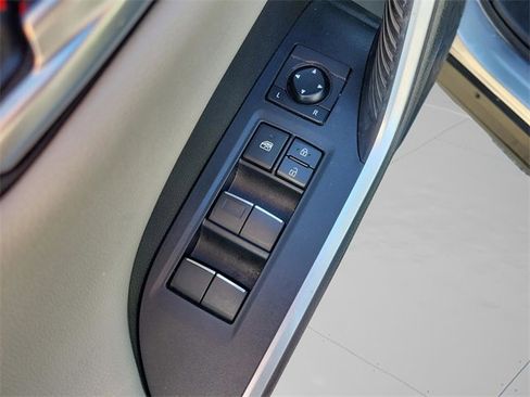 Used 2020 Toyota RAV4 Limited image 15