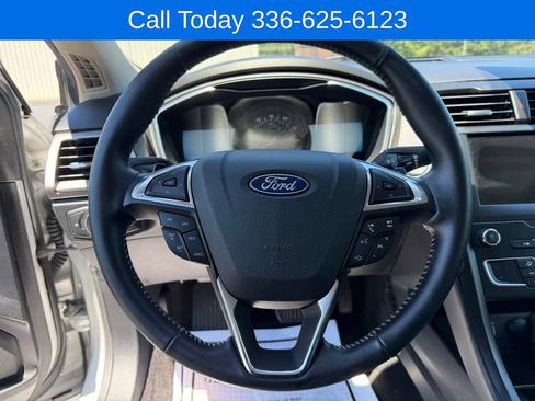 Used 2019 Ford Fusion SE w/ Equipment Group 151A FWD image 17