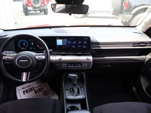 Used 2025 Hyundai Kona SEL FWD image 32