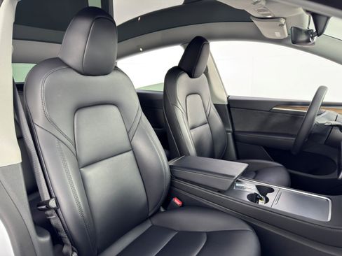 Used 2023 Tesla Model Y Long Range image 37