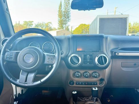 Used 2013 Jeep Wrangler Unlimited Sahara w/ Connectivity Group AWD/4WD image 14