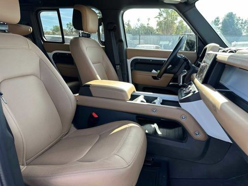 Used 2025 Land Rover Defender 110 X-Dynamic SE image 15