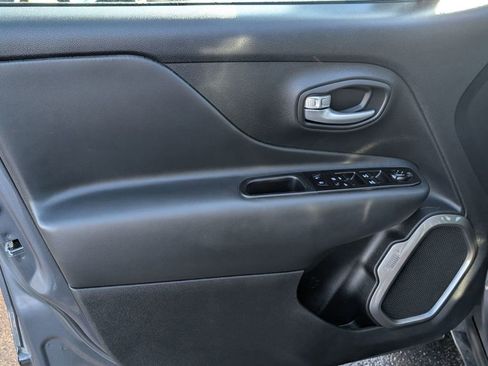 Used 2023 Jeep Renegade Limited image 22