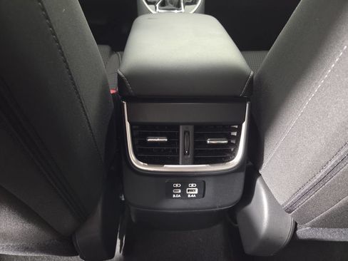 Used 2024 Subaru Outback Premium AWD/4WD image 24