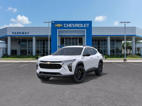 New 2026 Chevrolet Trax LT w/ Midnight Edition FWD image 8