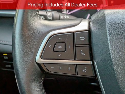 Used 2022 Toyota Highlander XLE FWD image 28