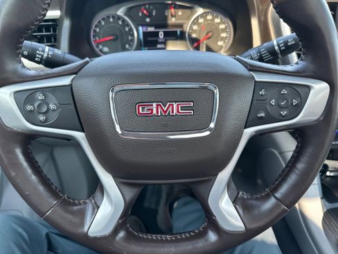 Used 2017 GMC Acadia SLT AWD/4WD image 25