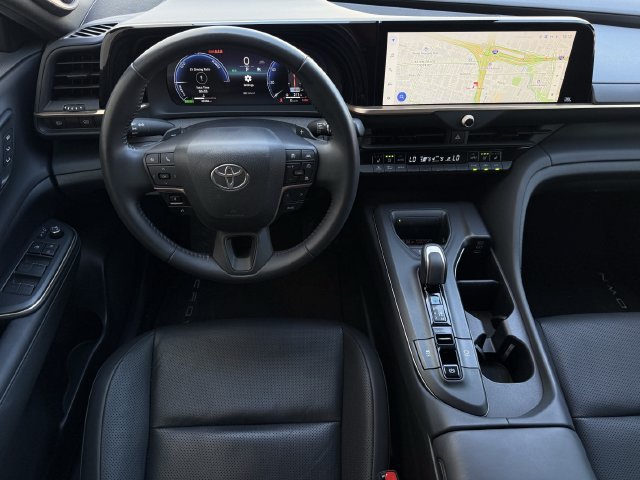 Used 2023 Toyota Crown Platinum AWD/4WD image 12