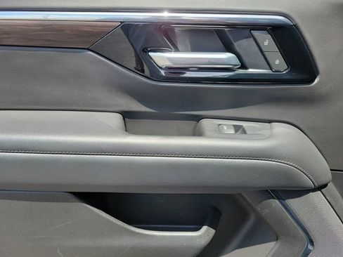 Used 2025 Chevrolet Tahoe LT AWD/4WD image 11