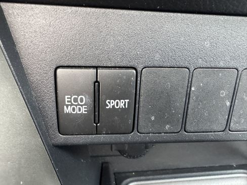 Used 2015 Toyota RAV4 LE AWD/4WD image 36