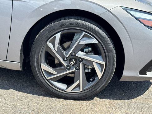 Used 2024 Hyundai Elantra Limited FWD image 7