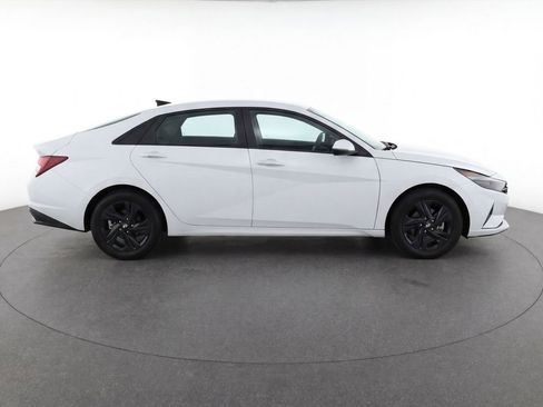 Used 2021 Hyundai Elantra SEL w/ Convenience Package FWD image 8