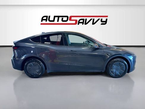 Used 2026 Tesla Model Y 2WD image 8