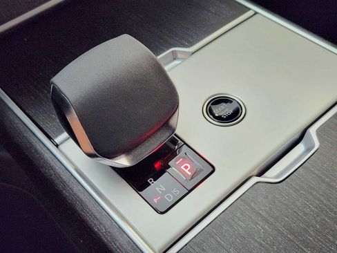 Used 2024 Land Rover Range Rover SE AWD/4WD image 18