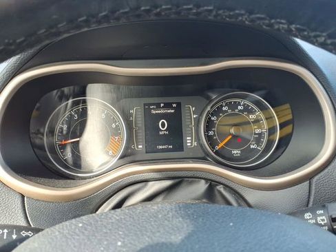 Used 2015 Jeep Cherokee Latitude w/ Cold Weather Group image 8