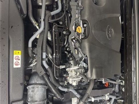 Used 2022 Toyota Camry LE w/ Audio Upgrade Package FWD image 9