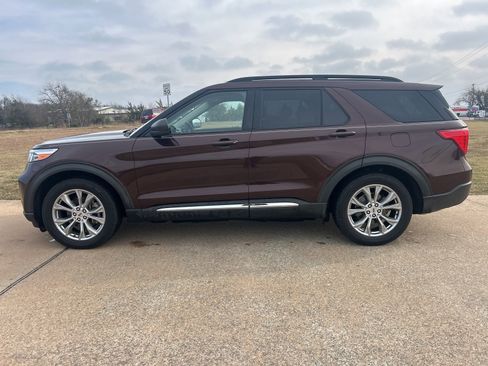 Used 2020 Ford Explorer XLT w/ Equipment Group 202A image 6