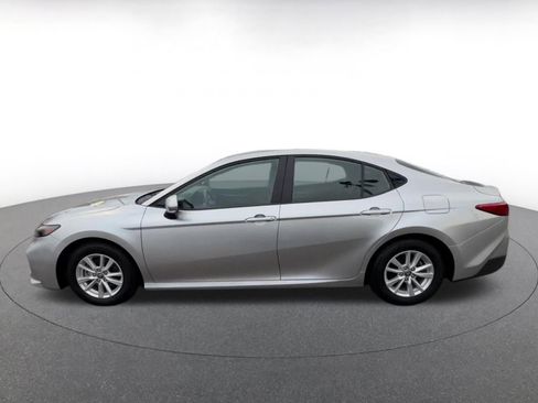 Used 2025 Toyota Camry LE image 9