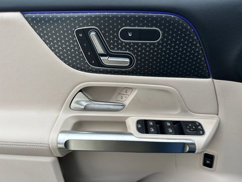 New 2025 Mercedes-Benz GLB 250 4MATIC image 11