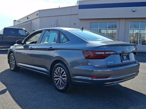 Used 2021 Volkswagen Jetta SE w/ SE Cold Weather Package image 4
