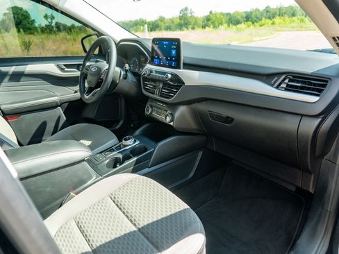 Used 2022 Ford Escape SE w/ Convenience Package FWD image 18