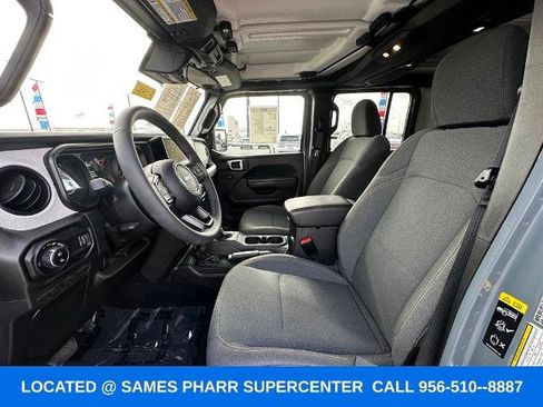 Used 2025 Jeep Gladiator Sport AWD/4WD image 16