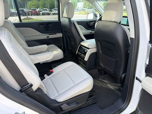 Used 2025 Lincoln Aviator 2WD image 25