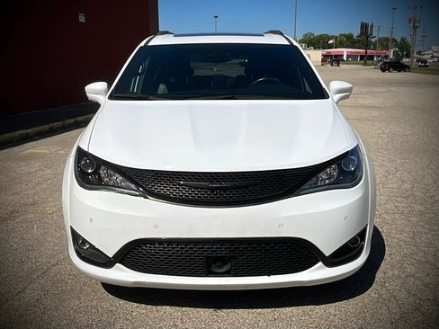 Used 2018 Chrysler Pacifica Touring-L Plus w/ Advanced Safetytec Group FWD image 8