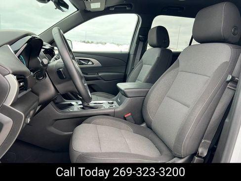 Certified 2023 Chevrolet Traverse LT w/ Rear Camera Mirror Package image 3