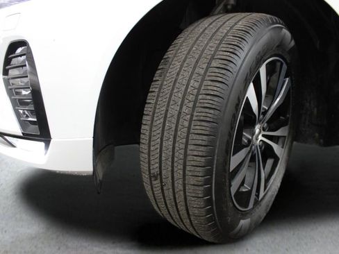 Certified 2025 Volvo XC60 B5 Core image 71