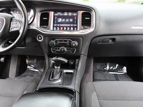 Used 2017 Dodge Charger SE w/ Blacktop Package image 7