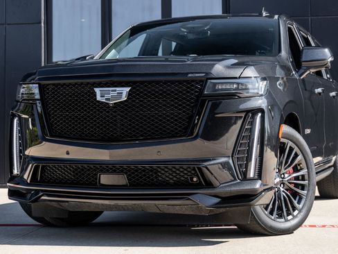 Used 2024 Cadillac Escalade ESV V AWD/4WD image 3