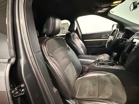 Used 2018 Ford Explorer XLT w/ Equipment Group 202A AWD/4WD image 64