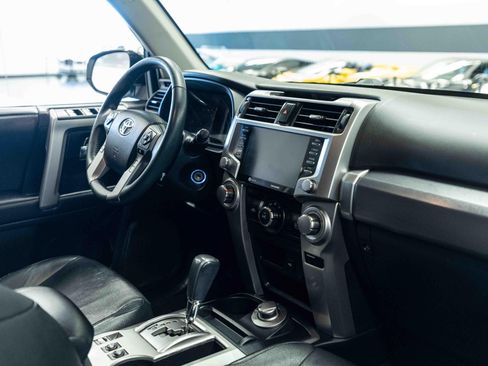 Used 2020 Toyota 4Runner SR5 AWD/4WD image 15