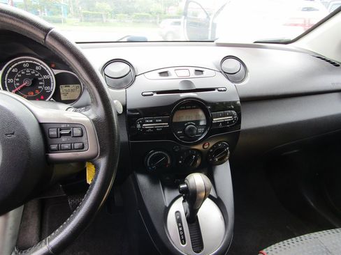 Used 2013 MAZDA MAZDA2 Touring image 9