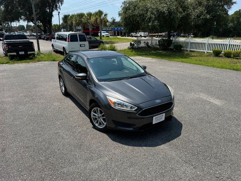 Used 2017 Ford Focus SE FWD image 36