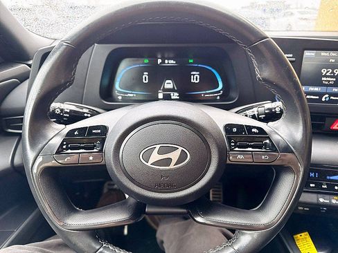 Used 2025 Hyundai Elantra Sport image 21