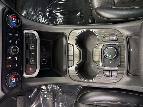 Used 2023 GMC Acadia SLT w/ Elevation Edition FWD image 31