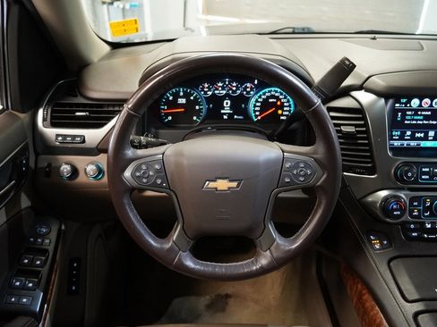 Used 2018 Chevrolet Suburban Premier image 10
