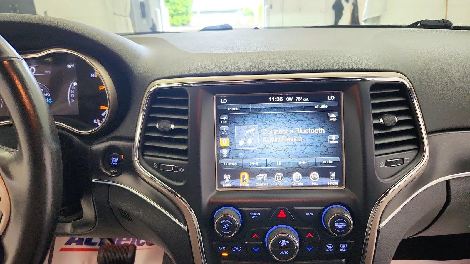Used 2015 Jeep Grand Cherokee Limited w/ Trailer Tow Group IV AWD/4WD image 17