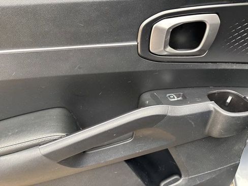 Used 2023 Kia Sorento LX image 30