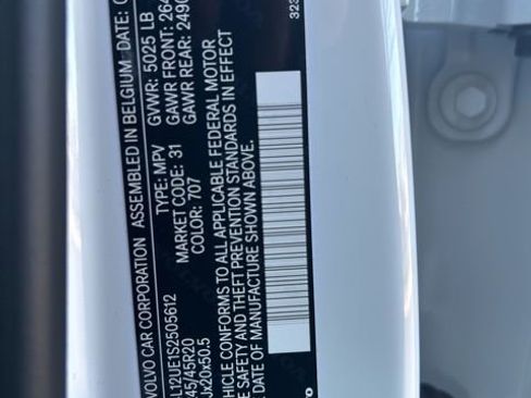 Certified 2025 Volvo XC40 B5 Plus AWD/4WD image 28