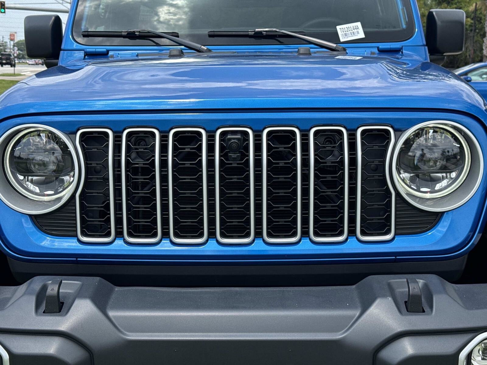 Used 2025 Jeep Wrangler Unlimited Sahara AWD/4WD image 7