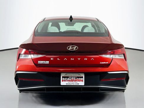 Used 2025 Hyundai Elantra Limited FWD image 6